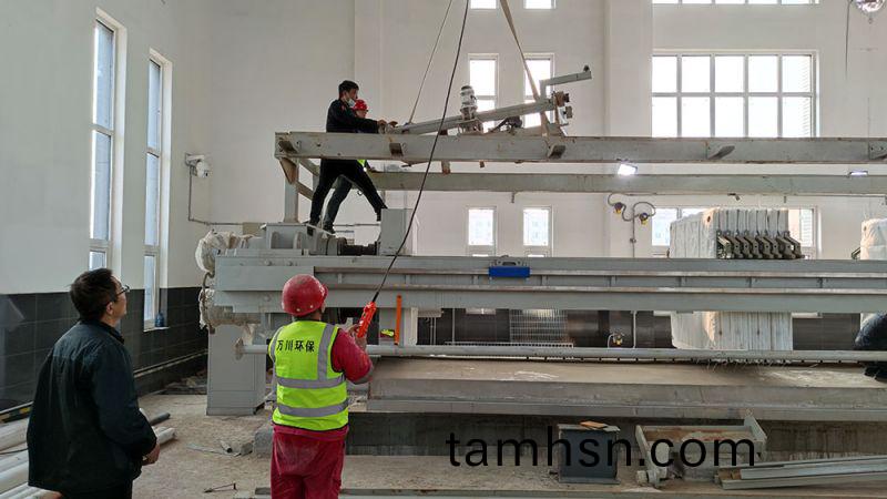 折(zhe)疊帶式壓濾機的結構特點