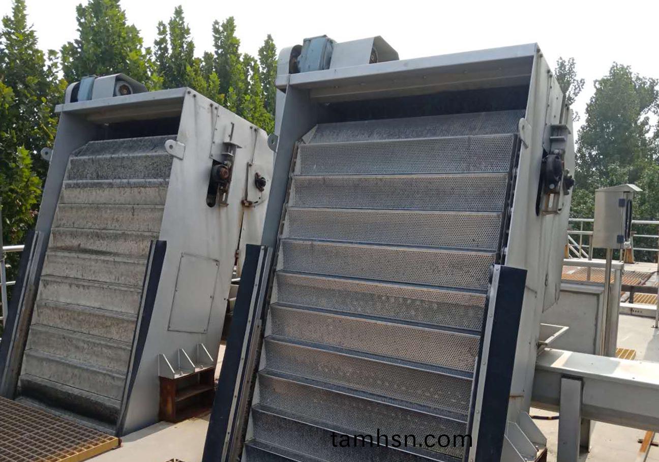 網闆堦梯式格柵除汚機(ji)