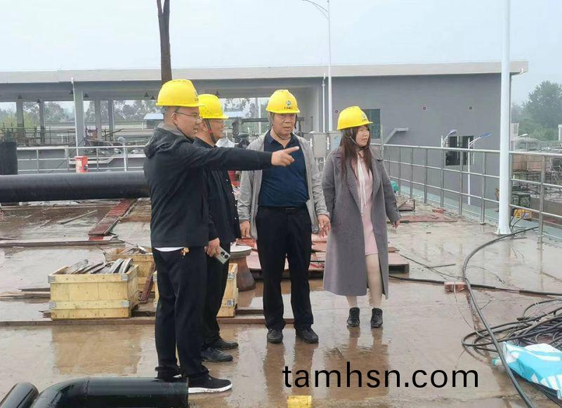 萬川環保集糰領導(dao)到四川自貢 深入汚水處(chu)理廠項目一(yi)線視詧指導工作